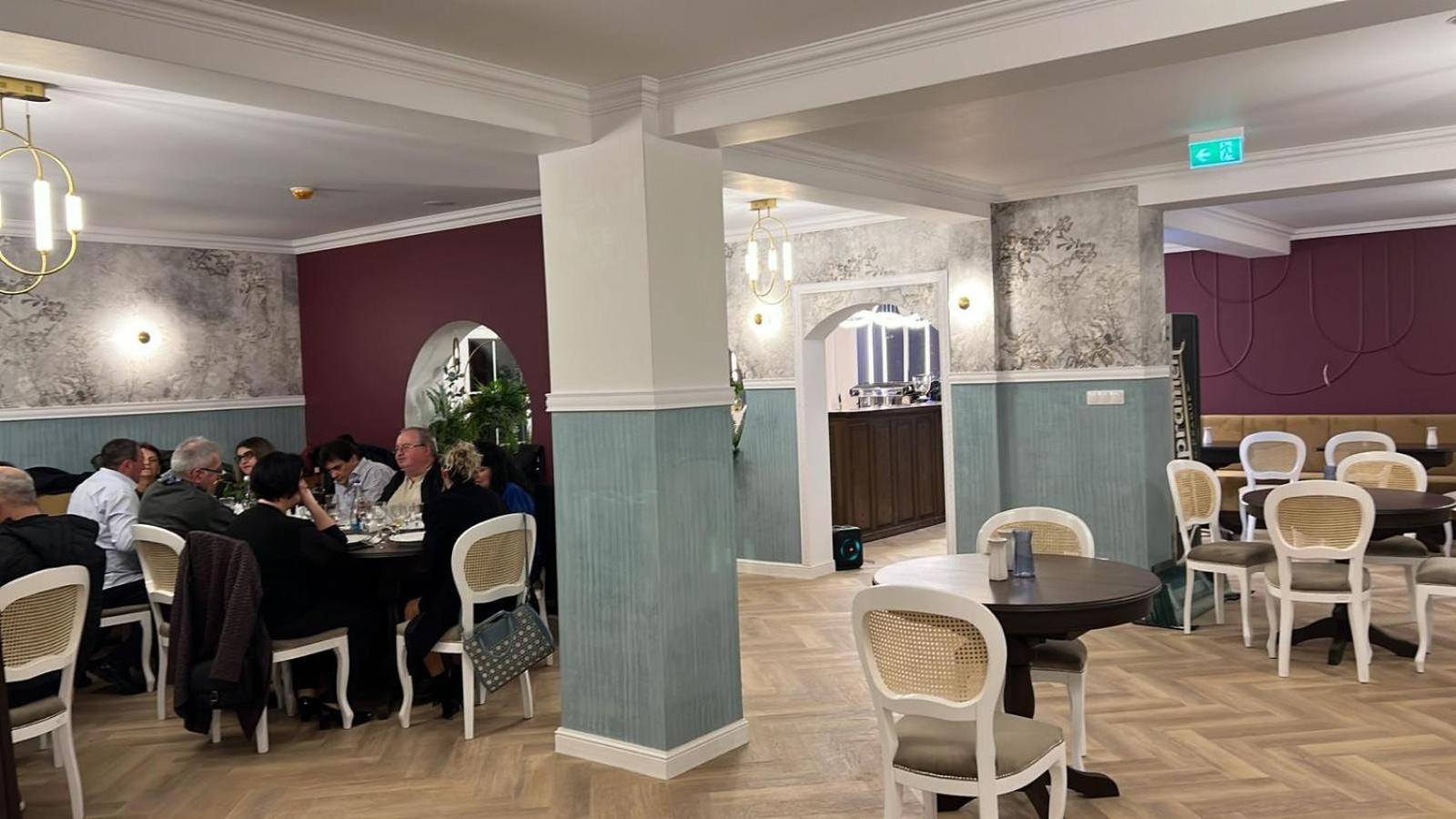 Hotel Colina Restaurant & Events à Bistriţa Extérieur photo