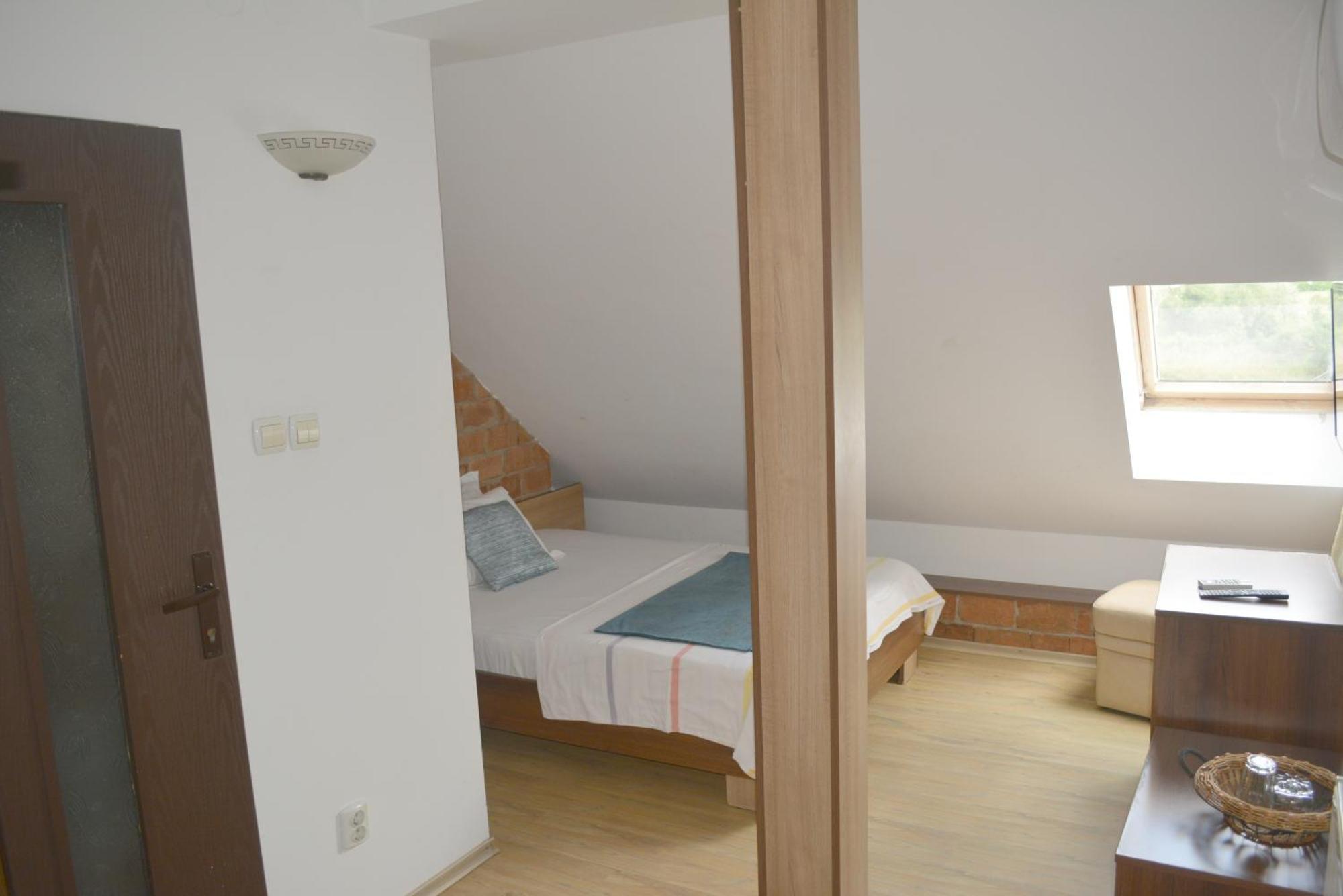 Hotel Colina Restaurant & Events à Bistriţa Chambre photo