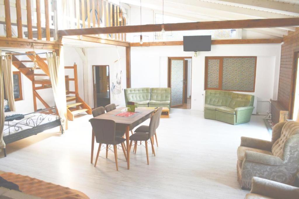 Hotel Colina Restaurant & Events à Bistriţa Extérieur photo