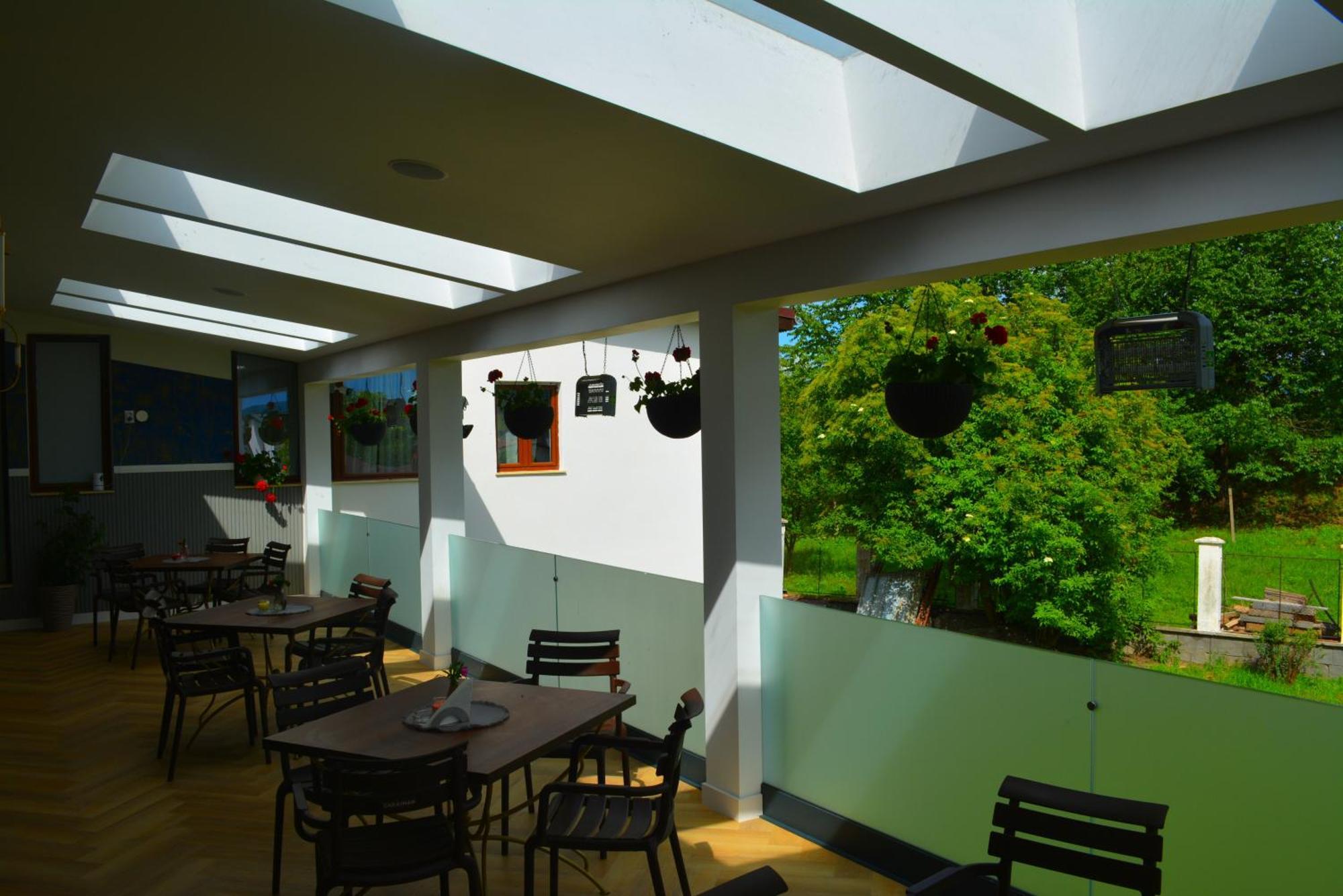 Hotel Colina Restaurant & Events à Bistriţa Extérieur photo